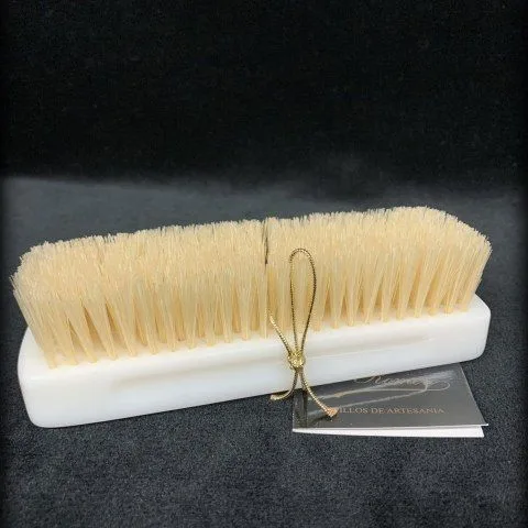 Cepillo de cerda natural para ropa