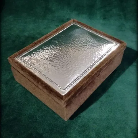 Joyero de plata y terciopelo