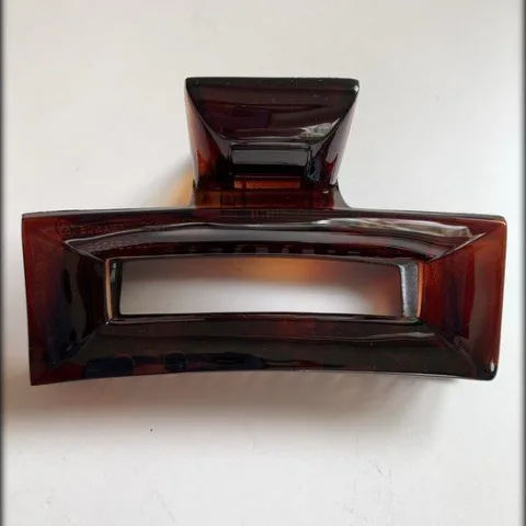 Pinza rectangular en Carey