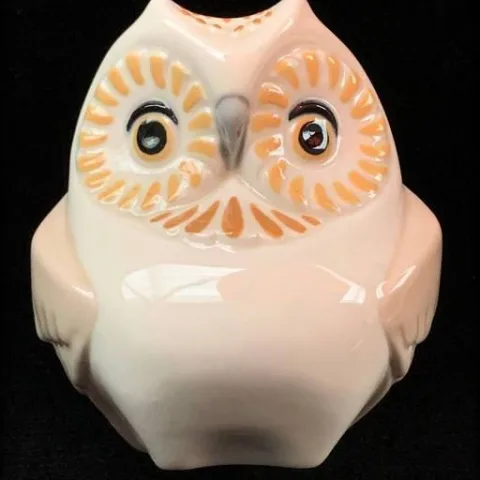 Búho de porcelana