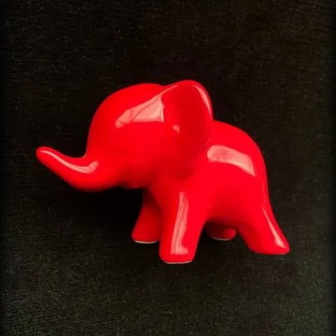 Elefante Rojo de porcelana