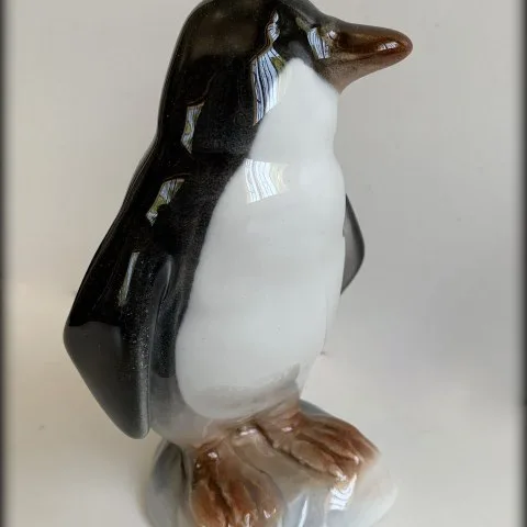 Pingüino en porcelana