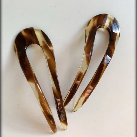 * Dos horquillas en Carey