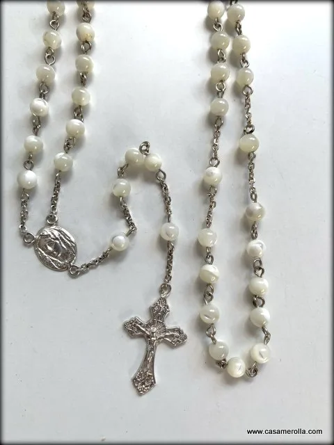 Rosario católico de ágata blanca