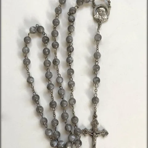 Rosario de ágata gris
