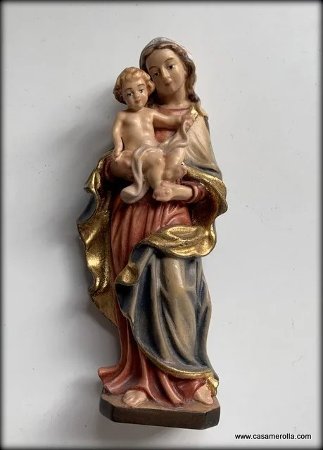 Virgen con el Niño en pasta de madera