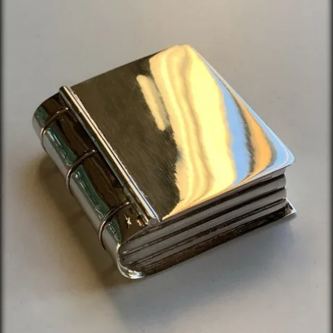 Pastillero Libro en Plata 925º