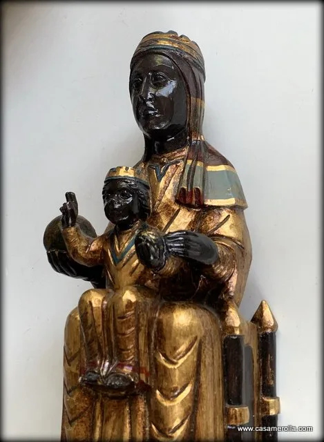 Virgen de Montserrat talla de madera - Imagen 2