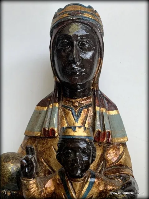 Virgen de Montserrat talla de madera - Imagen 5