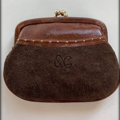 Monedero de ante natural