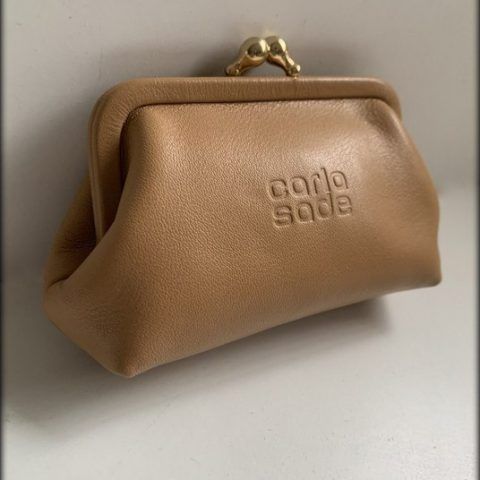 Monedero de piel natural