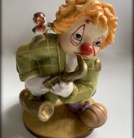 Figura de Payaso con saxofón