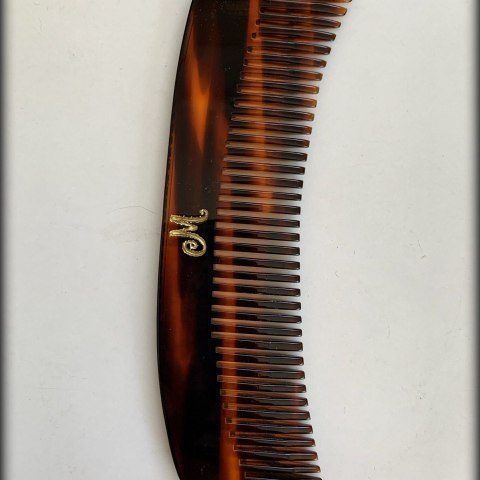 Peine de Carey con inicial