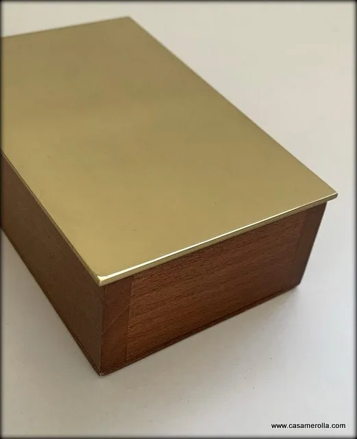 Caja decorativa de madera y latón - Imagen 2