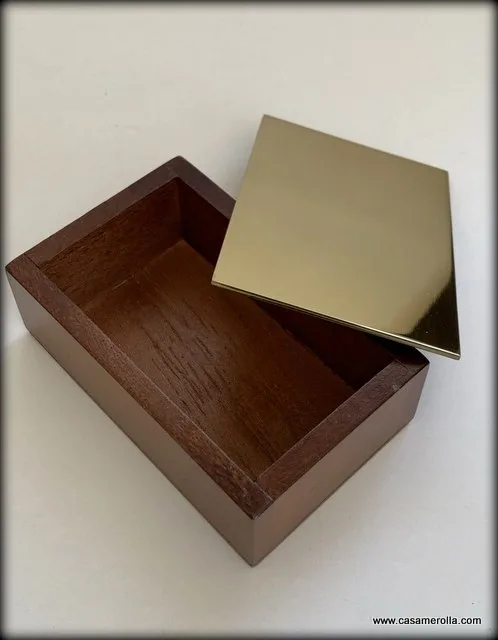 Caja decorativa de madera y latón - Imagen 4