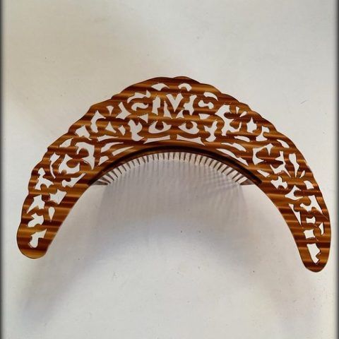 Media peineta en Carey