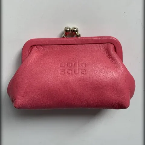 Monedero de piel rosa