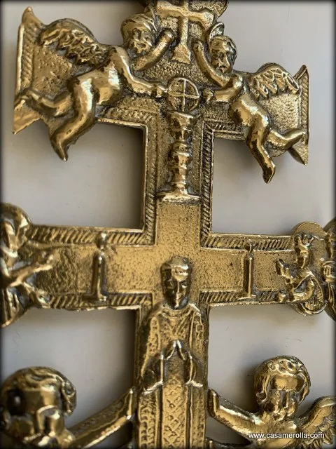 Cruz de Caravaca de latón - Imagen 4