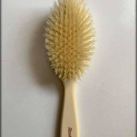 Cepillo con mango para cabello con cerdas naturales